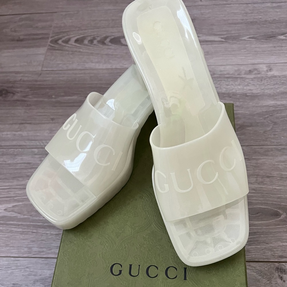 GUCCI SANDALS